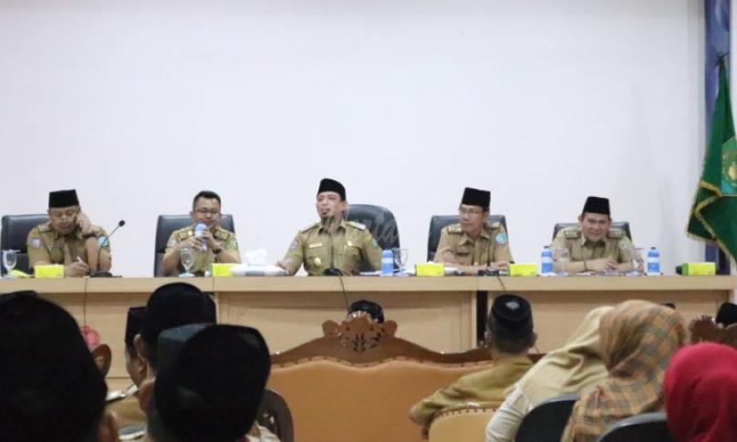 Wawali Kota Bengkulu, Dedy Wahyudi saat memimpin rapat 