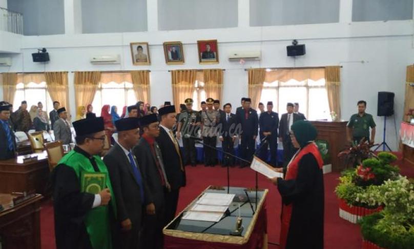 Pelantikan dan Pengambilan sumpah tiga Pimpinan DPRD Seluma, Senin (30/9).
