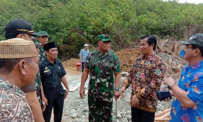 Tim Wasev Mabes TNI AD meninjau lokasi TMMD di Desa Keban Jati  Kecamatan Ulu Manna