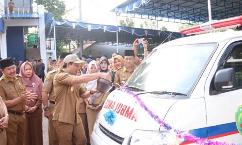 Wakil Walikota Bengkulu (Dedy Wahyudi, MM) saat melaunching 12 unit mobil ambulan gratis