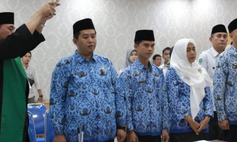 Pelantikan dan pengambilan sumpah jabatan 4 pejabat eselon IV Rumah Sakit Harapan dan Doa Kota Bengkulu, Kamis (24/10).