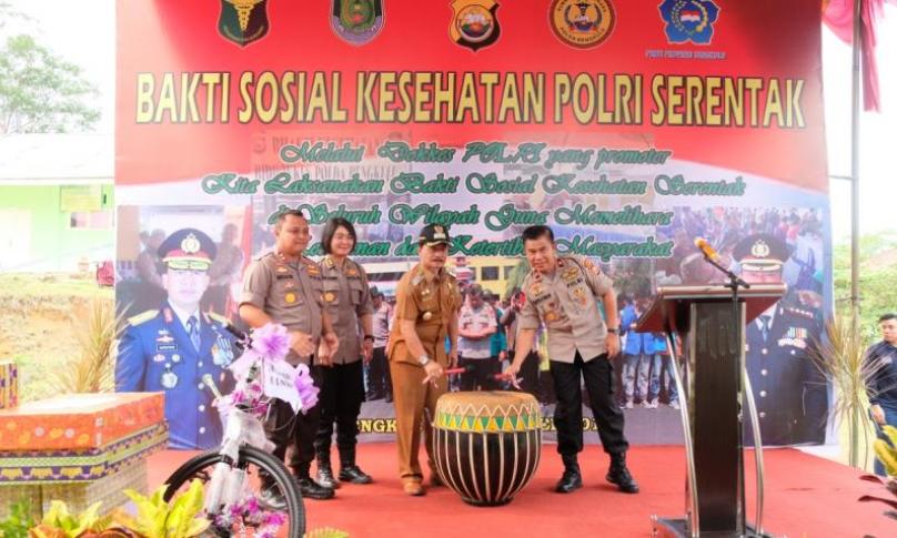 Kapolda Bengkulu Brigjen Pol Drs. Supratman, MH saat membuka Bhakti Sosial di Semidang Lagan, Benteng Selasa (15/19)