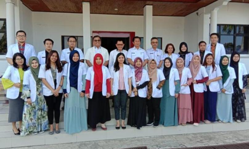 Dokter Intership berswafoto bersama Sekda Kabupaten Bengkulu Selatan