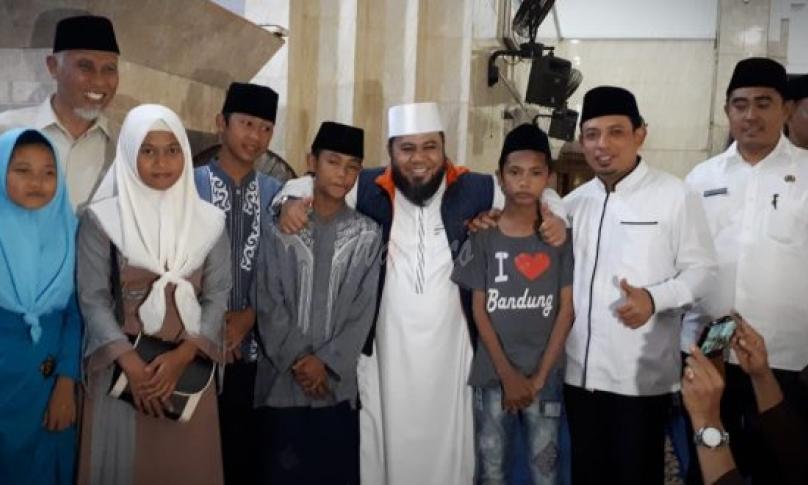 Pemerintah melalui Walikota Bengkulu mewajibkan Pejabat di Kota Bengkulu menjadi orang tua asuh anak yatim.