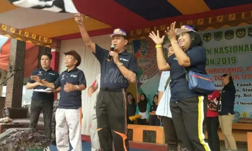 Pengundian doorprese peserta jalan sehat dan senam