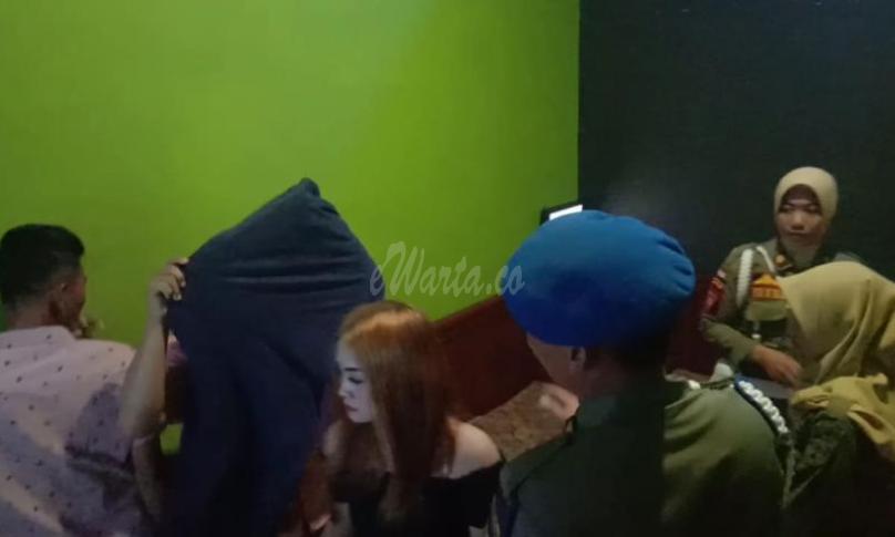 Tim Gabungan saat melakukan Razia ke sejumlah tempat hiburan malam, hotel, kos-kosan