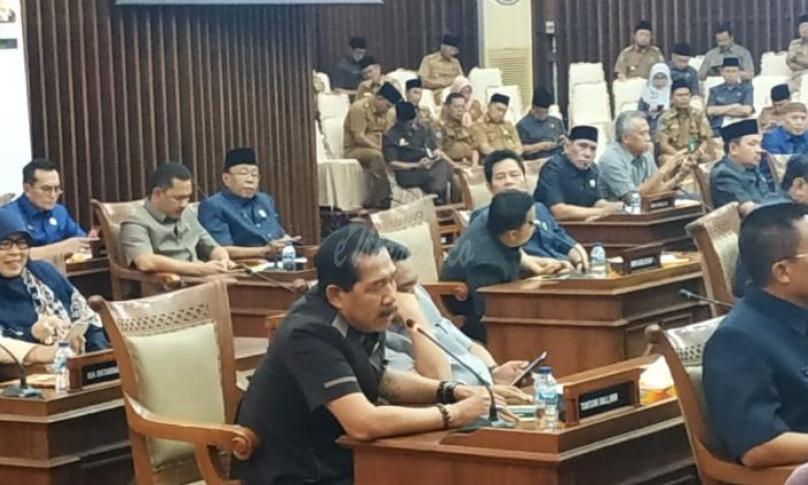 Sidang Paripurna di buka langsung di hujani interupsi anggota