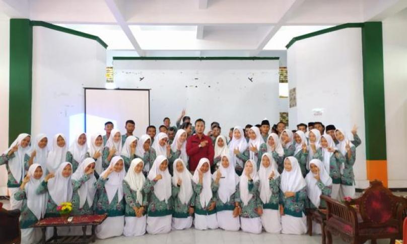 Pemateri Katim Medsos Bid Humas Polda Bengkulu, Brigpol Alfalino, SH