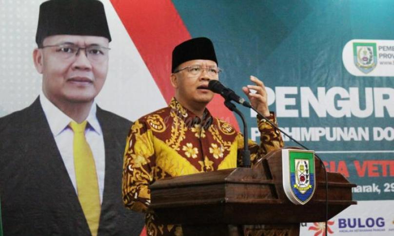 Gubernur Bengkulu Rohidin Mersyah resmi membuka Pelatihan Indonesia Veterinary Leadership (IVL) Pengurus Besar Perhimpunan Dokter Hewan Indonesia (PB PDHI), di Gedung Daerah Balai Raya Semarak Bengkulu, Jum'at (29/11) malam.