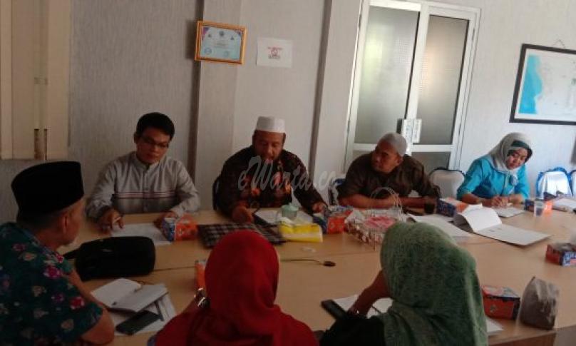 Ketua TP2KB bidang Ekonomi Kreatif, Wilson, saat rapat bersama Dinas Tenaga Kerja (Disnaker) dan Dinas Pariwisata Kota Bengkulu.