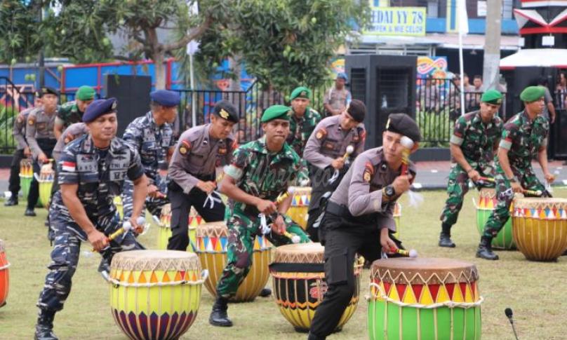 Kepiawaian TNI-POLRI dalam memainkan musik DOLL di akui Wakapolri Komjen Pol Ari Dono Sukmanto, SH.