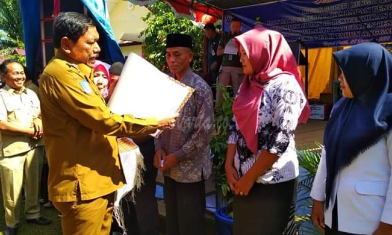 PenyerahanPenerimaan Tambahan Penghasilan dan Jasa kelompok II dan III Berdasarkan Tempat Bertugas Dalam Wilayah Kabupaten Bengkulu Utara Smester II tahun Anggaran 2019.