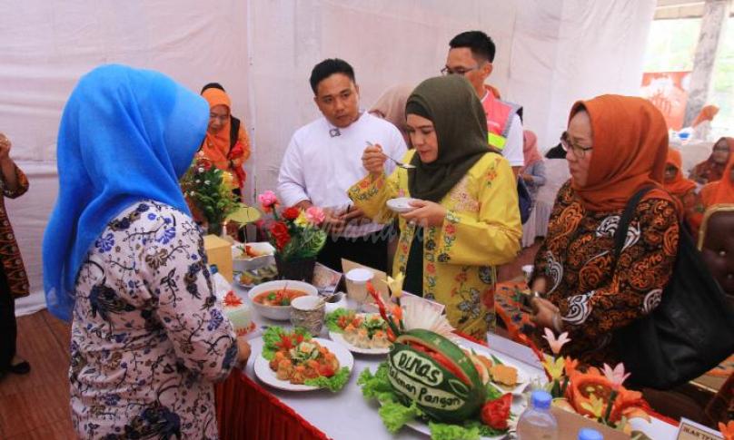 Ketua TP PKK Provinsi Bengkulu, Derta Wahyulin mengapresiasi, program lomba memasak
