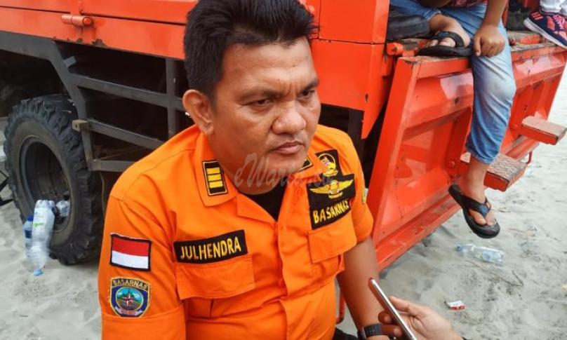 Kepala Basarnas Bengkulu, Julhendra saat memberikan keterangan kepada awak media.