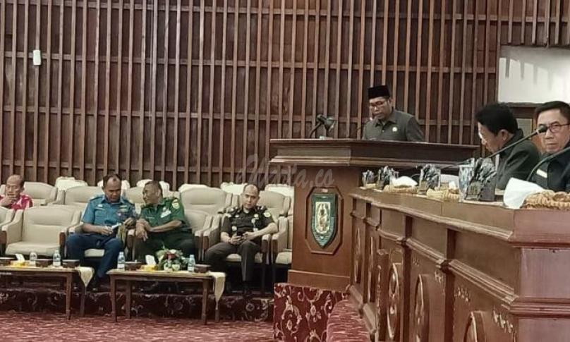 Wagub Bengkulu Dedy Ermansyah menyampampaikan nota penjelasan di Ruang Rapat Paripurna DPRD Provinsi Bengkulu, Kamis (23/01).