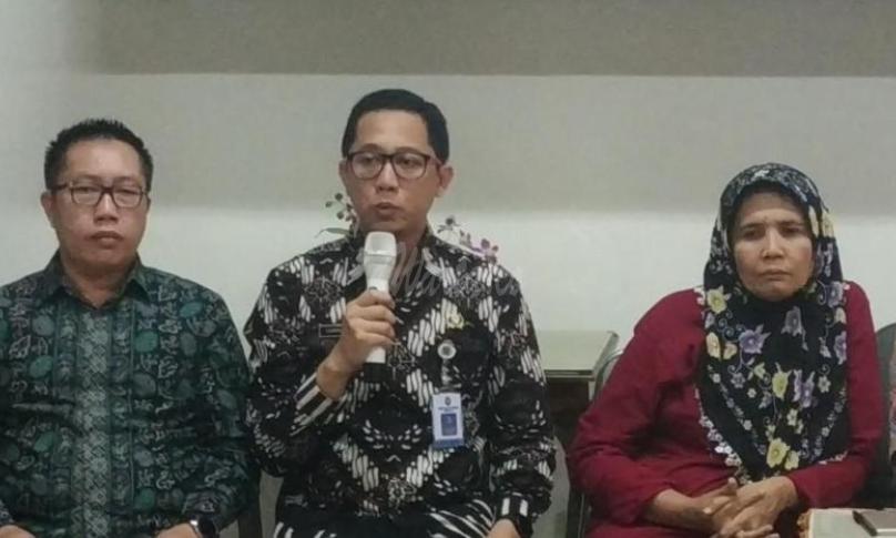 Konferensi pers managemen dan Tim dokter RSMY bersama awak media.