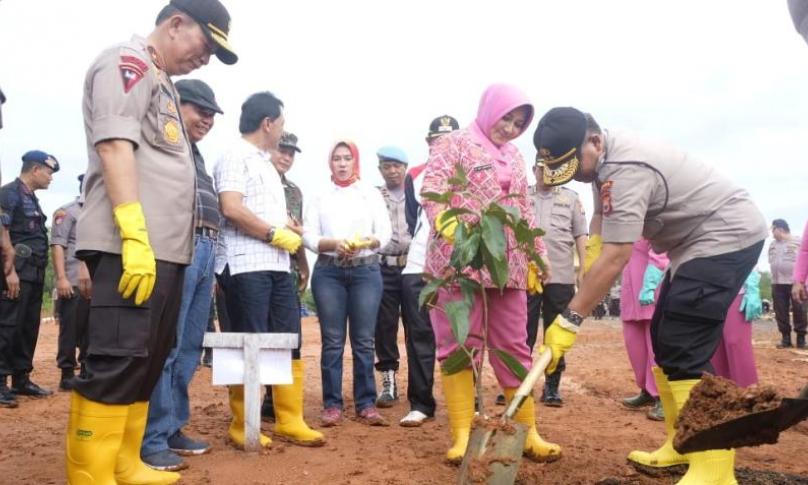 Penanaman pohok hijau terus dilakukan Polda jajaran bersama Pemkab Benteng.