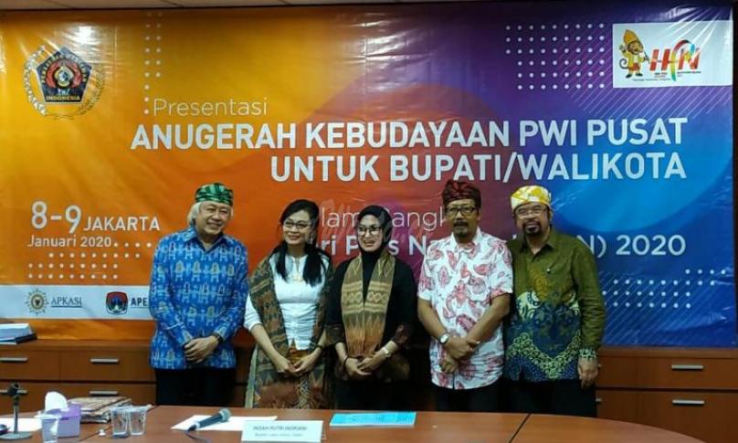 Bupati menjadi Bupati peraih Anugrah Kebudayaan PWI Pusat.