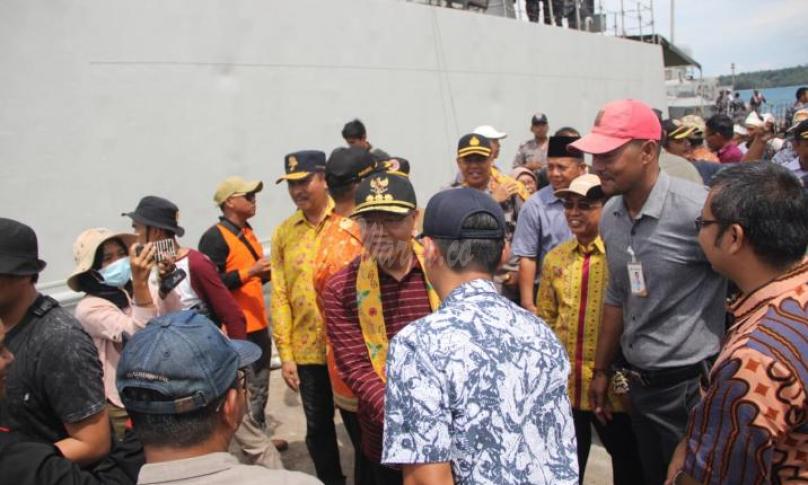 Gubernur Bengkulu Rohidin Mersyah disambut hangat tokoh masyarakat dan warga setempat, Kamis (20/02).