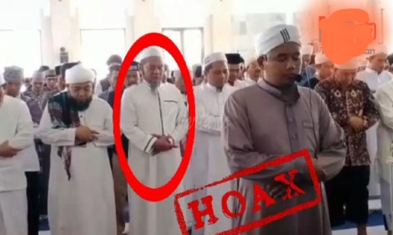 Foto, Walikota dan Wawali Bengkulu sedang sholat berjamaah yang beredar luas pasien positif covid-19 dinyatakan, hoaks.