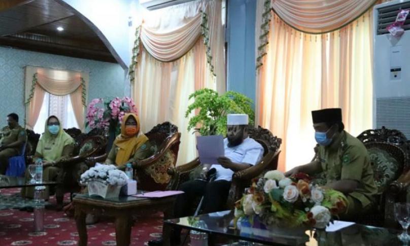 Helmi Hasan saat menggelar press converence di hadapan awak media, Senin (30/3/20).