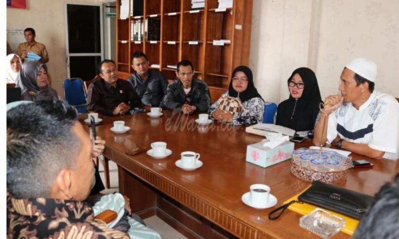 Komisi I DPRD Kepahiang saat menerima Hearing Guru Honor Non Kategori, Senin (10/02/20).