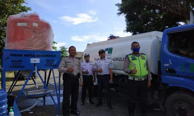 PDAM kota Bengkulu sediakan 4 tempat cuci tangan dan wudhu air di 4 titik perbatasan.