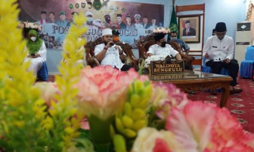 Forum Komunikasi Pimpinan Daerah (Forkopimda) Kota Bengkulu Rabu (29/4/20) kembali menggelar rakor melalui video conference membahas masalah penanganan pandemi Covid-19.