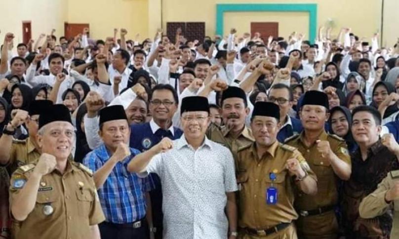 Foto dokumen usai pembagian SK tenaga PTT dan GTT awal tahun lalu.