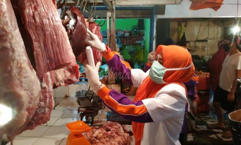 Pemeriksaan atau pengawasan peredaran daging sering dilakukan setiap bulannya. Namun menjelang lebaran ini, petugas Dinas Pangan dan Pertanian Kota Bengkulu akan meningkatkan pengawasan dan pemeriksaan terhadap daging oplosan.