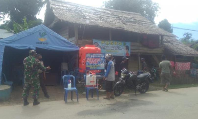 Posko penjagaan pintu masuk ke Desa Salama' terus dijaga ketat.