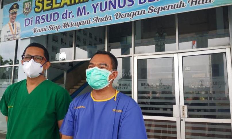 Direktur RSUD M. Yunus Bengkulu saat di wawancarai awak media.