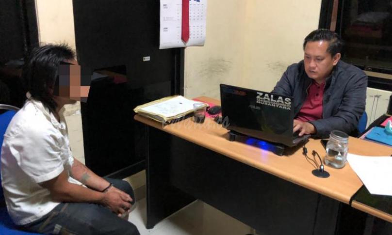 Pelaku penganiayaan sedang menjalani pemeriksaan oleh penyidik.