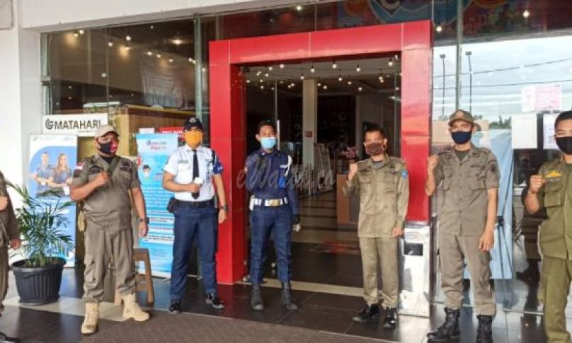 Salah satu tempat keramaian tersebut ialah Bencoolen Indah Mall (BIM) sebuah pusat perbelanjaan yang diawasi dan ditertibkan Satpol – PP Kota Bengkulu, Sabtu (13/6/2020).
