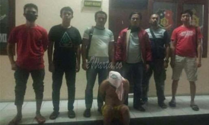 Pelaku berhasil diringkus dikediamanya tanpa perlawanan.