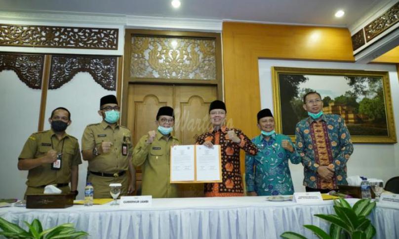 Gubernur Bengkulu dan Gubernur Jambi menandatangani kesepahaman tentang penguatan konektivitas antar kedua wilayah tersebut.