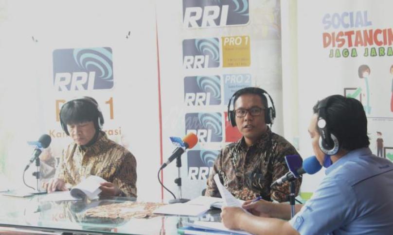 Dialog Khusus, Upaya Pencegahan dalam Penanganan Covid-19 dan Penyaluran Dana Bantuan Sosial (Bansos) di Provinsi Bengkulu, Rabu (24/6) di Kantor RRI Bengkulu. 