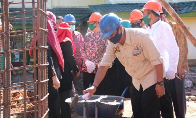 Peletakan batu pertama SMPN 2 kota Bengkulu.