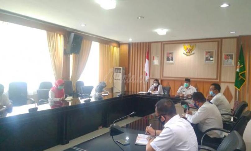 rapat persiapan perlombaan HUT RI ke-75 di Ruang Rapat Rafflesia 
