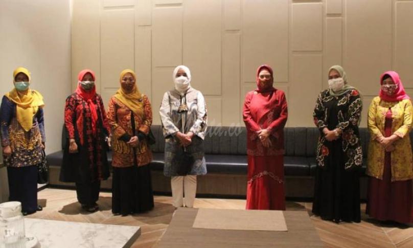 Makan malam bersama Ketua Umum TP PKK Tri Tito Karnavian