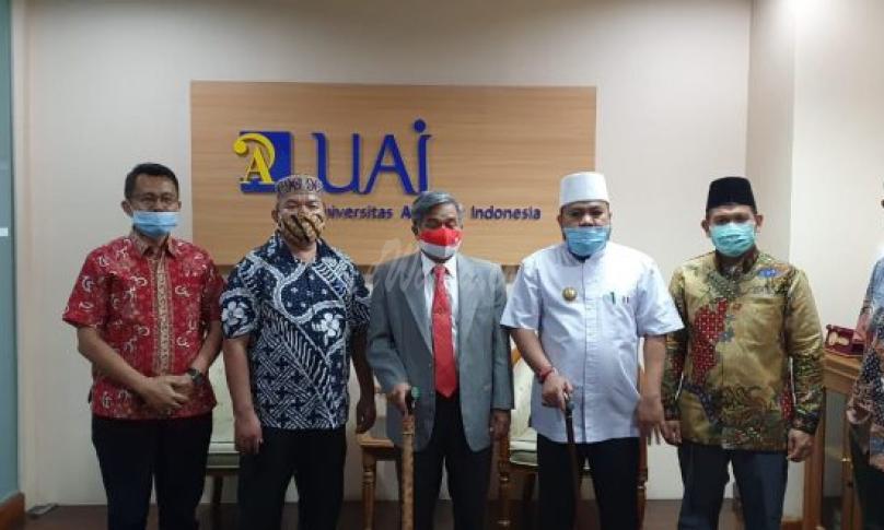 Walikota Bengkulu Helmi Hasan saat melakukan pertemuan bersama Rektor Universitas Al Azhar Indonesia
