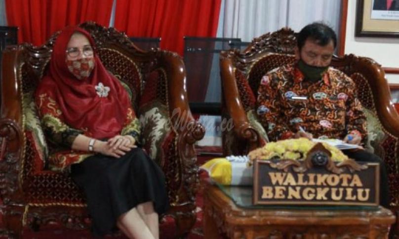 Staf Ahli Bidang Pemerintahan Matriyani Amran didampingi Kepala Bidang Pencegahan dan Kesiapsiagaan (PK) BPBD Kota Bengkulu
