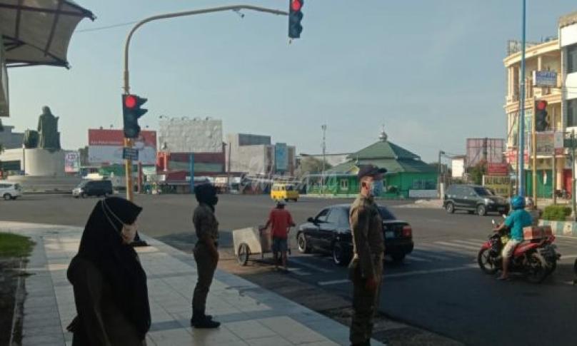 Satpol PP Turunkan Personil Disejumlah Traffic Light