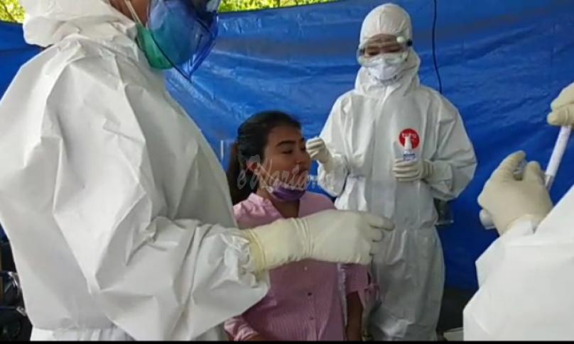 pengambilan swab dikumpulkan di tenda BPBD, yang berada di depan gedung Instalasi Gawat Darurat (IGD) RSUD Tais