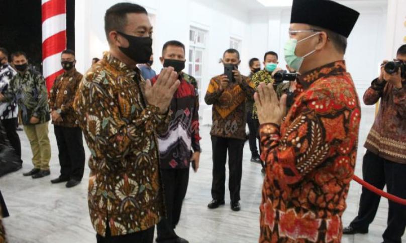 Panglima Daerah Militer II  (Pangdam II) Sriwijya Mayor Jenderal TNI Agus Suhardi saat berkunjung dan bersiturahmi ke Provinsi Bengkulu, di Gedung Daerah Bengkulu, Kamis (27/8) malam