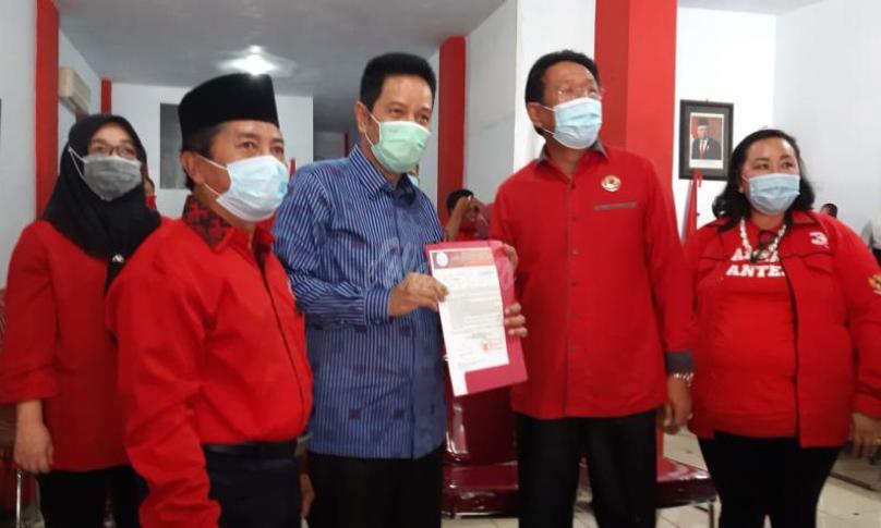 Sekretaris DPD PDIP Bengkulu, Ihsan Fajri, kepada Edison Simbolon dan Khairi Yulian di kantor DPD PDI Perjuangan Provinsi Bengkulu