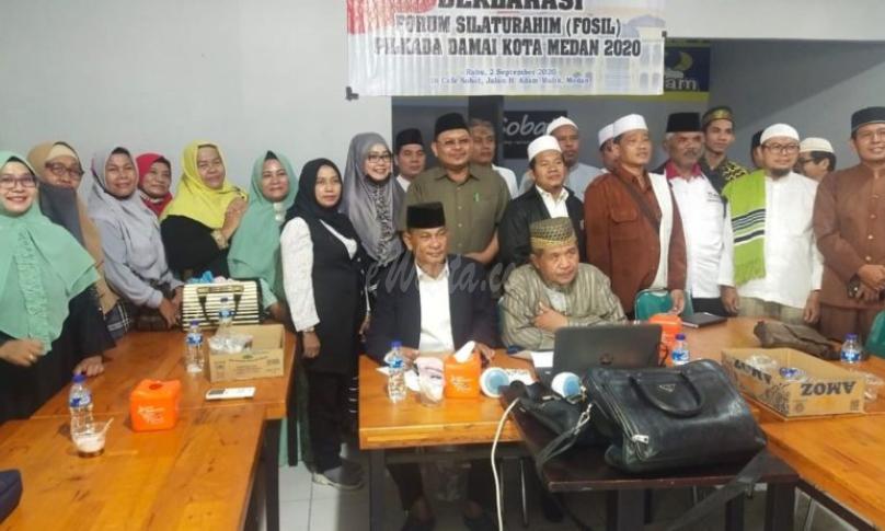 Penasehat dan Pengurus Forum Silaturrahmi Pilkada Damai Kota Medan, foto bersama usai deklarasi, Rabu (2/9/2020) di kawasan Jalan Adam Malik, Medan