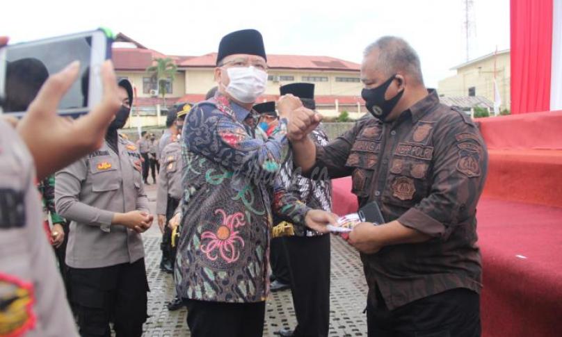 Gubernur Rohidin usai hadir pada Deklarasi Aman Covid-19 se-Provinsi Bengkulu Dalam Rangka Pilkada Serentak Tahun 2020, di Lapangan Rekonfu Polda Bengkulu, Kamis (10/09).