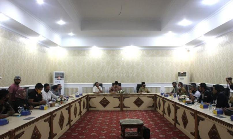 apat internal bersama KONI Provinsi Bengkulu, Para Pelatih dan Stakeholder, Senin (14/9) bertempat di Gedung Daerah Balai Raya Semarak Bengkulu. 