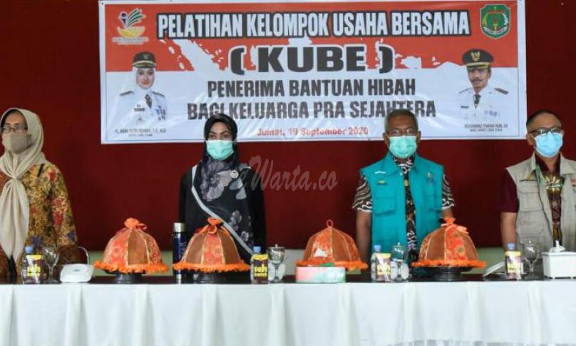 Sepuluh Kelompok Usaha Bersama (KUBE) di Kabupaten Luwu Utara, Sulawesi Selatan mengikuti pelatihan manajemen dan keterampilan wirausaha